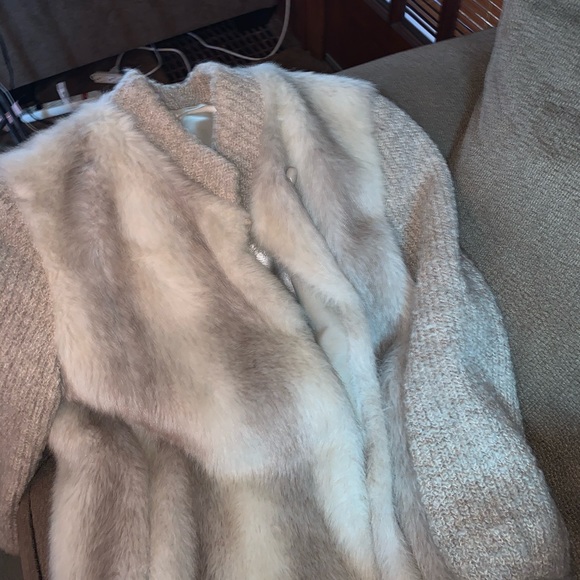 Beautiful coat! - Picture 2 of 3